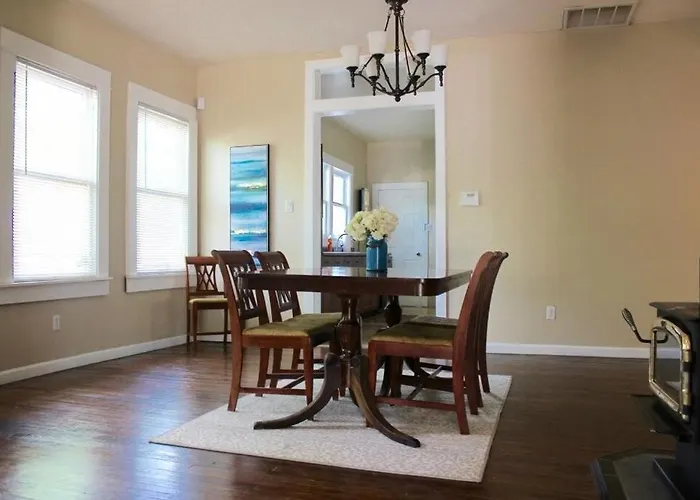 Century-old Simplicity! Guest house